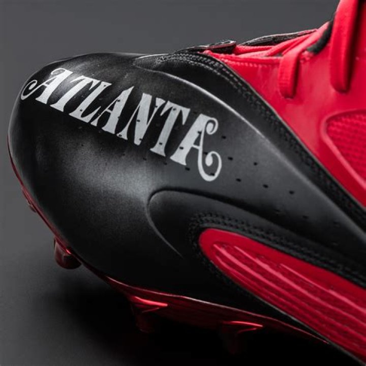 What cleats does Julio Jones wear?