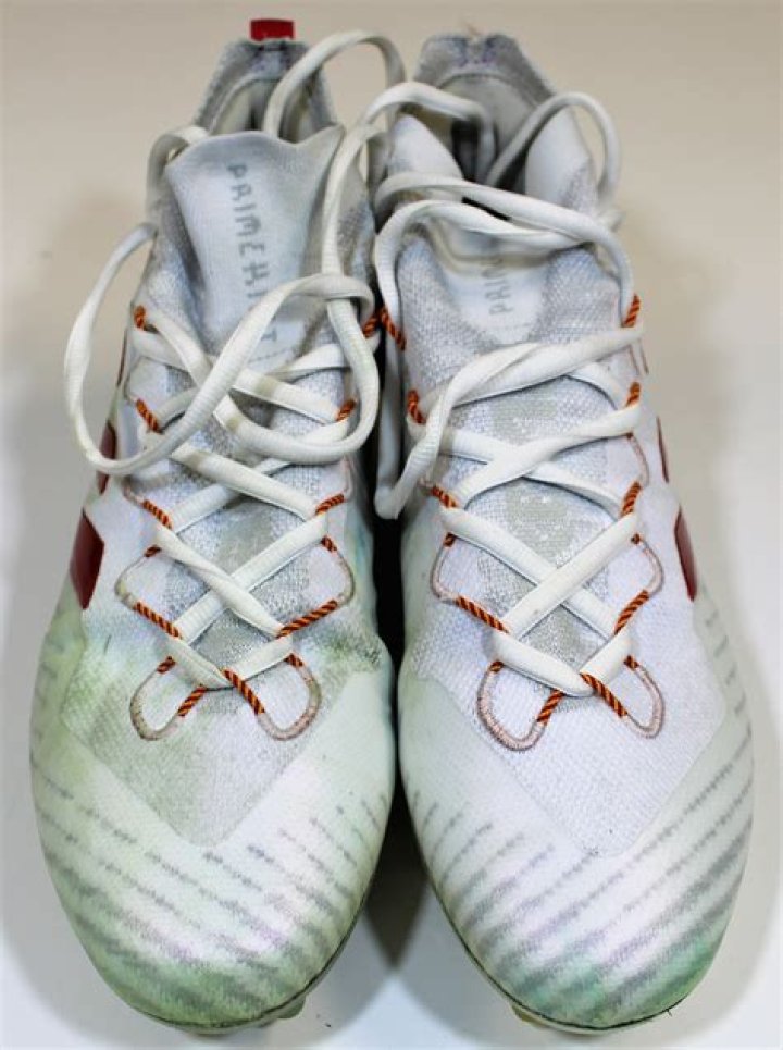 What cleats does Patrick Mahomes?