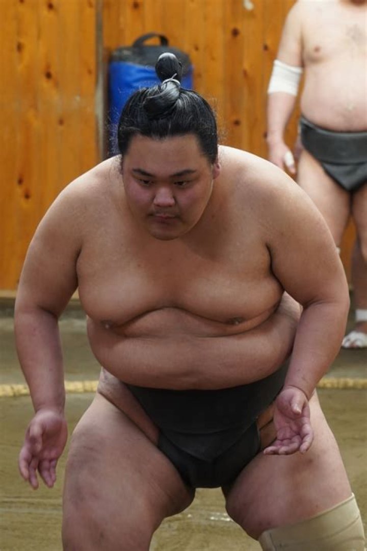 What do female sumo wrestlers wear?