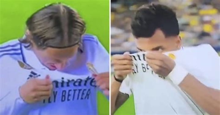 What do football players sniff during games?