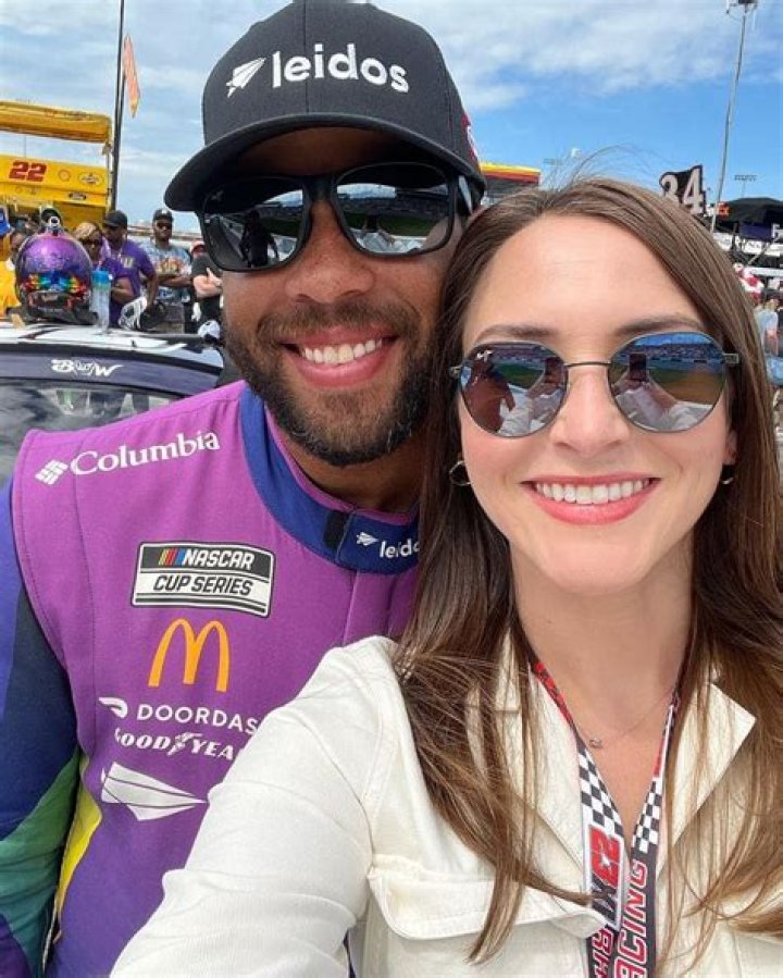 What does Bubba Wallace's girlfriend do for a living?