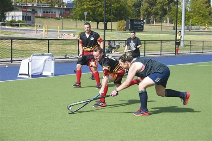 What does bully mean in field hockey?