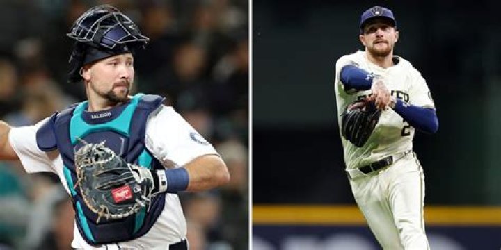 What glove does Justin Turner use?