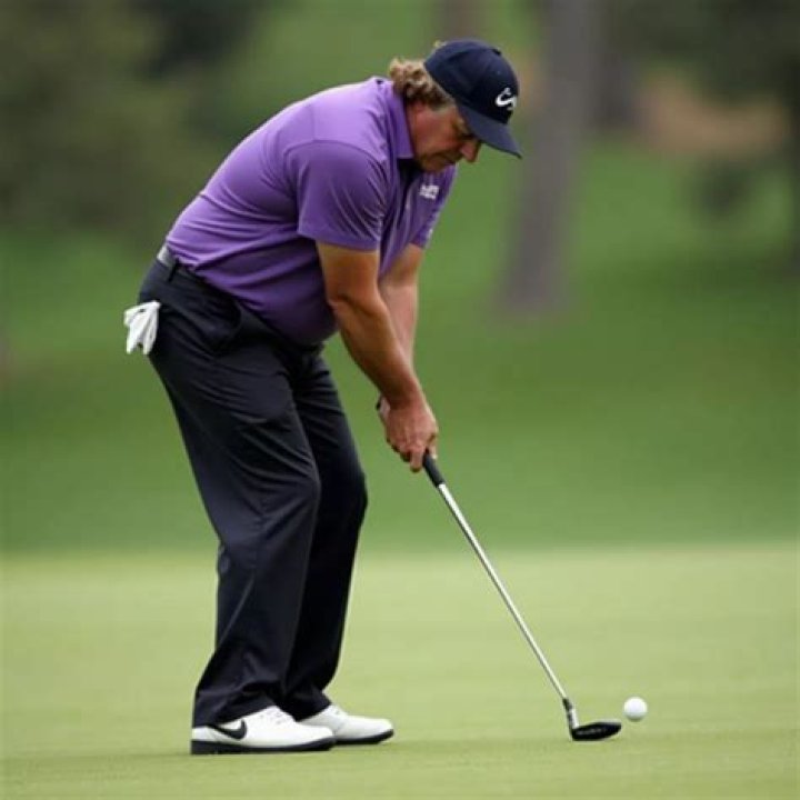 What golf clubs does Phil Mickelson use?