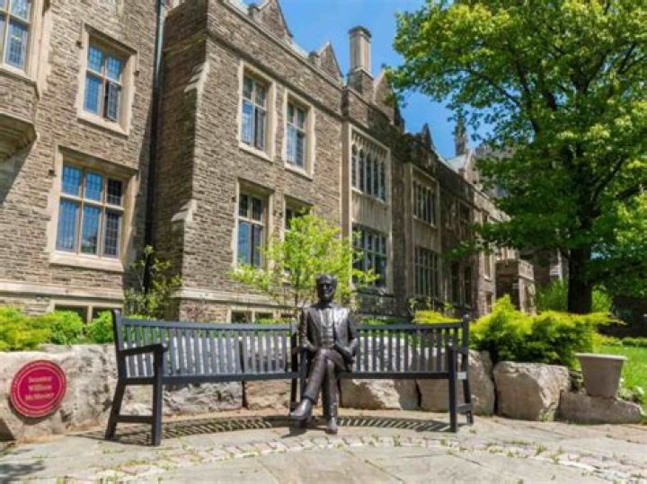 What GPA do you need to get into Anna Maria College?