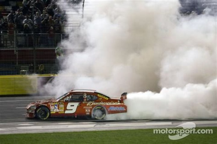 What happened to NASCAR driver Kasey Kahne?