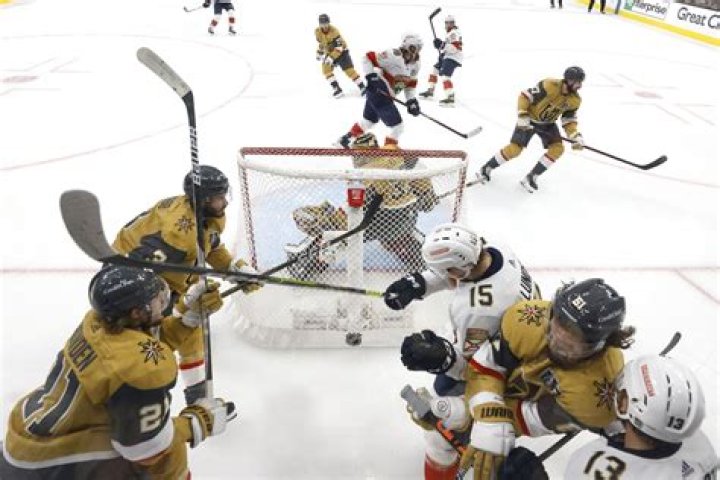 What is a 10 minute misconduct in hockey?