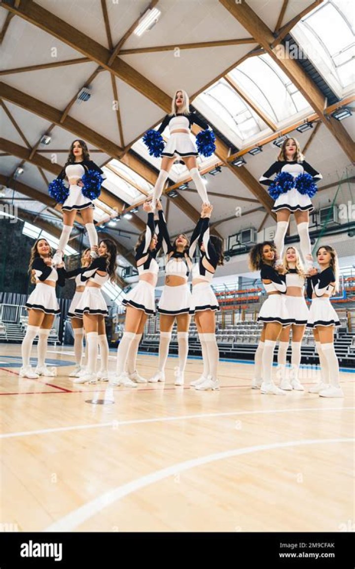 What is a squish in cheerleading?