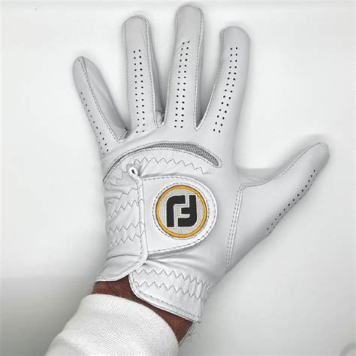 What is the difference in cadet and regular golf gloves?