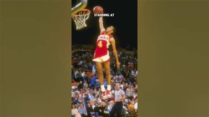 What is the shortest person to dunk?