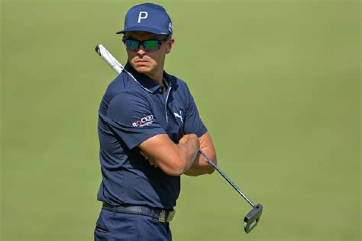 What length is Rickie Fowler's putter?