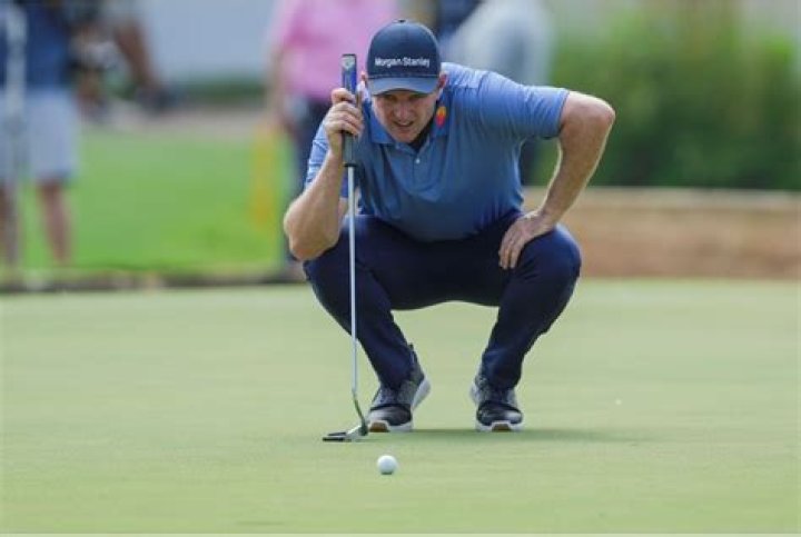 What putter does Justin Rose use?