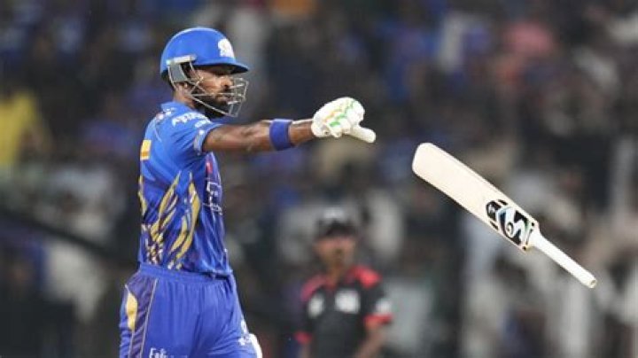 Which bat does Hardik Pandya use?