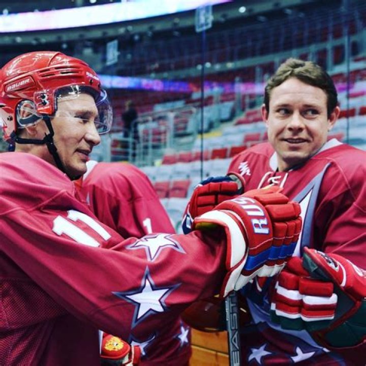 Who's the richest NHL owner?