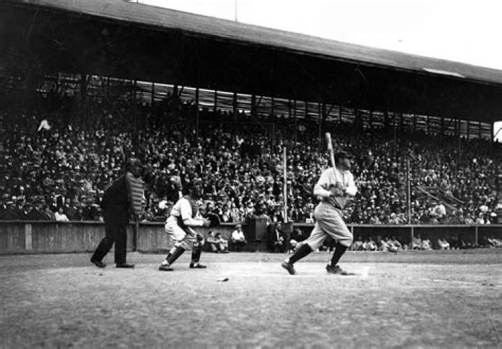 Who broke Babe Ruths homerun?