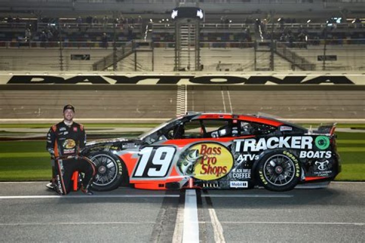 Who is ryan Truex driving for?
