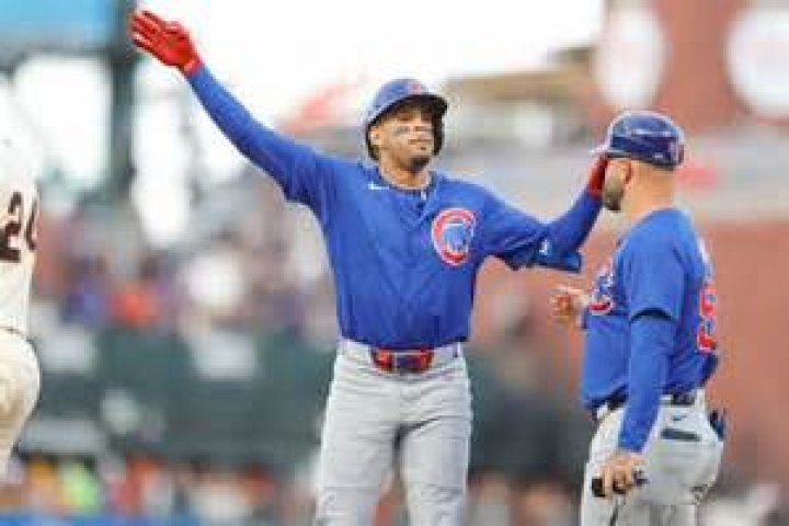 Who is the lightest player in MLB?