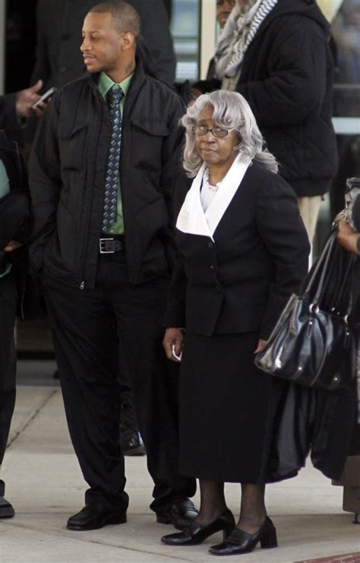 Who paid for Joe Frazier funeral?