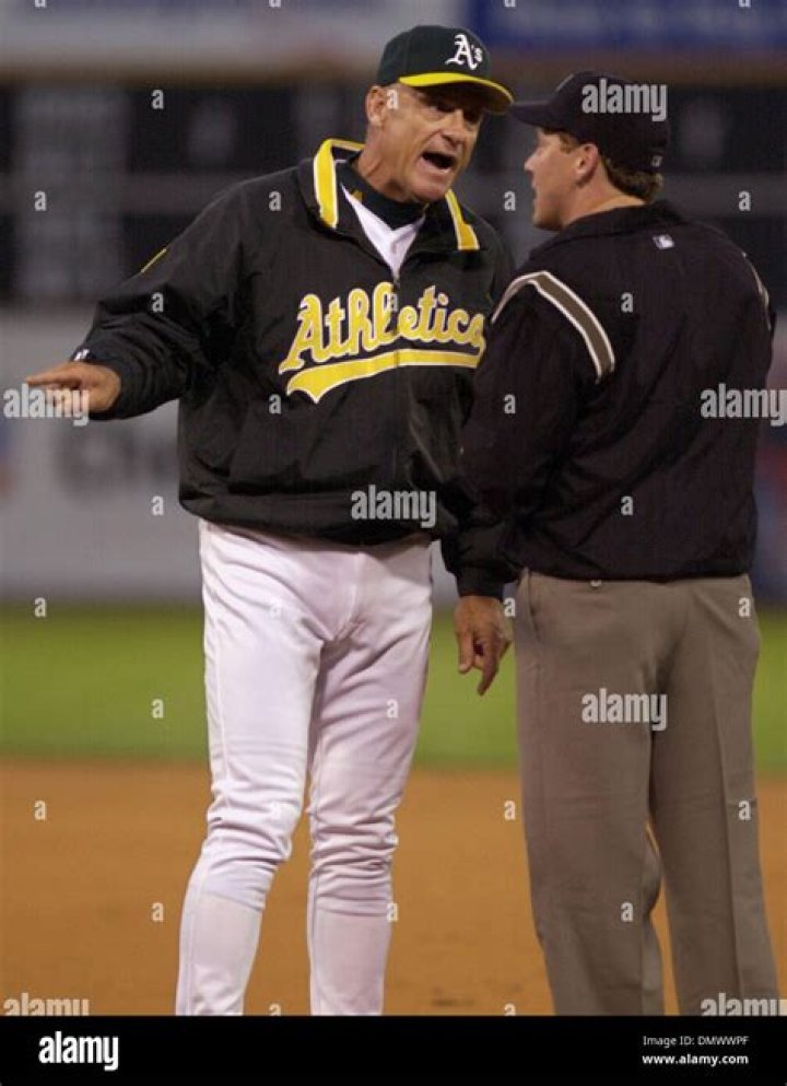 Who replaced Art Howe in Oakland?