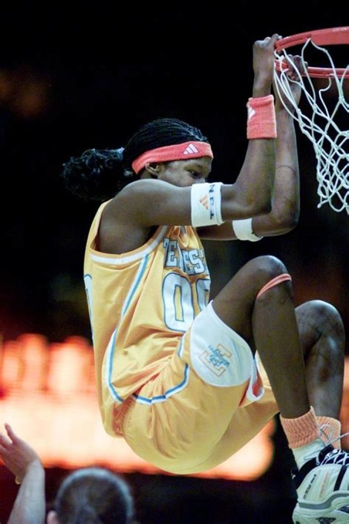 Who was the first woman to dunk?