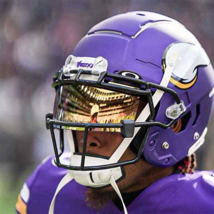 Who wore the first football visor?