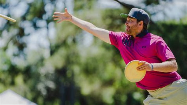 Why do disc golfers carry two putters?