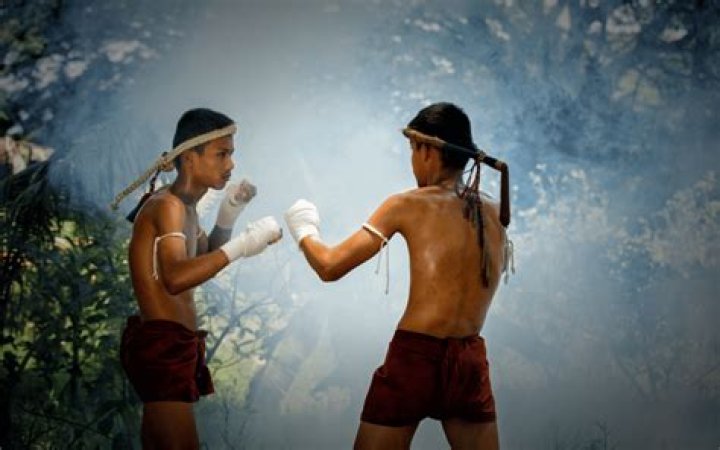 Why do Muay Thai fighters bow?