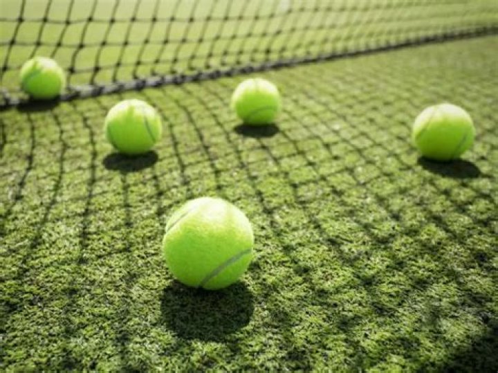 Why does love mean zero in tennis?